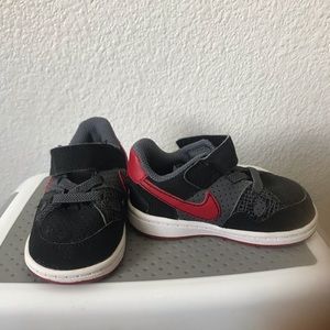 Nike Boys Size 4c Shoes Sneakers